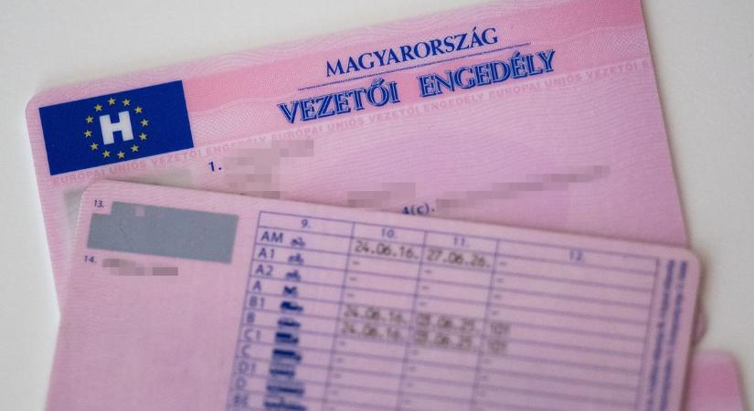 Ezért baj, ha lekapartad a jogosítványról ezt