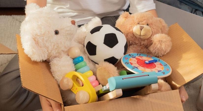 Mórahalomról indul a segítség: játékokat, édességet és sporteszközöket gyűjtenek árva gyerekeknek