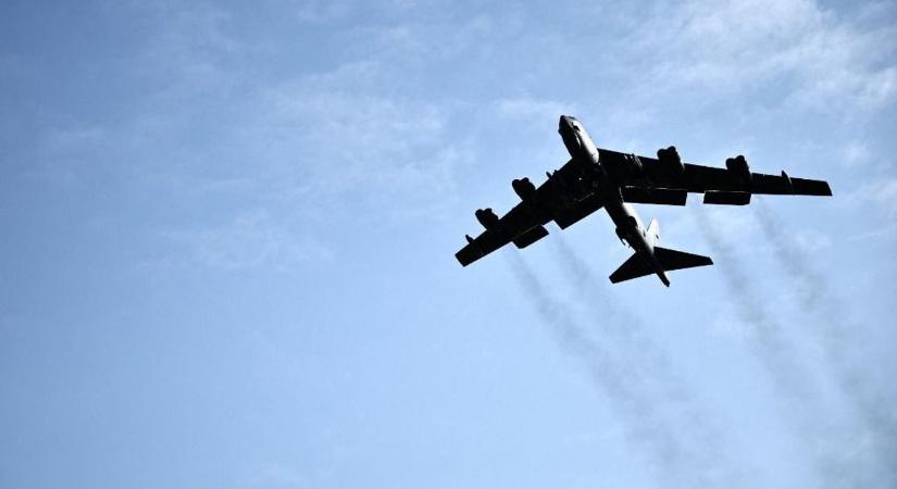 Lezuhant az amerikai légierő B-52-es bombázója Kaliforniában – nyolc ember meghalt (VIDEÓ)