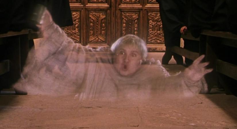 Közkedvelt brit karakterszínész játssza a Harry Potter-sorozatban Hóborcot, a szellemet, aki a filmekből kimaradt