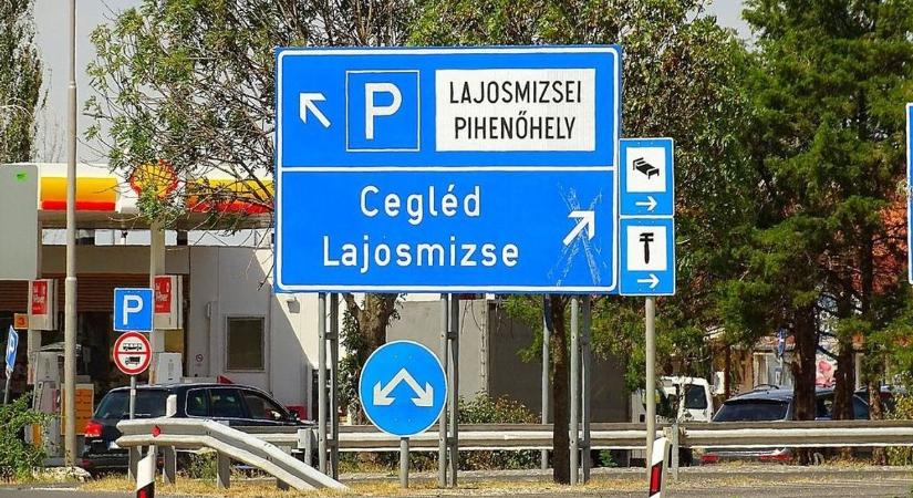 Itt a piros, hol a piros az M5-ös pihenőben: 2000 eurót loptak egy férfitól Lajosmizsén