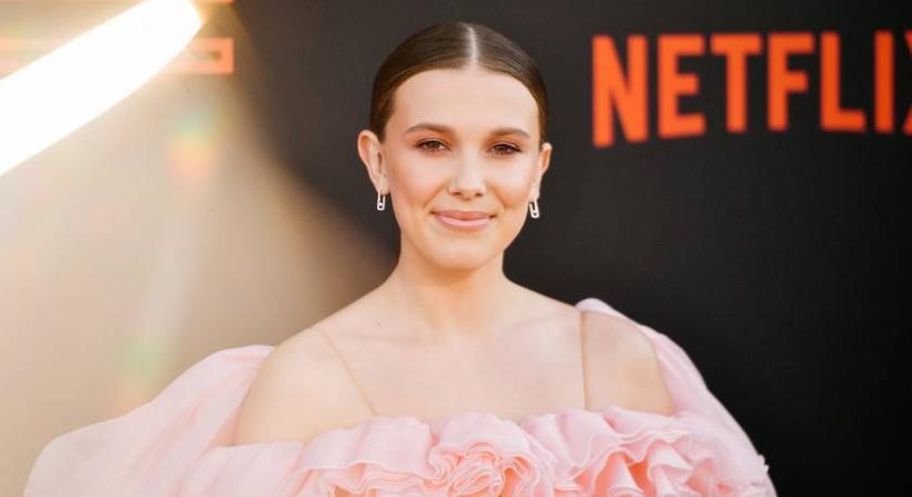A Stranger Things Elevenje ritka fotón kislányával: tündéri, ahogy lubickoltak