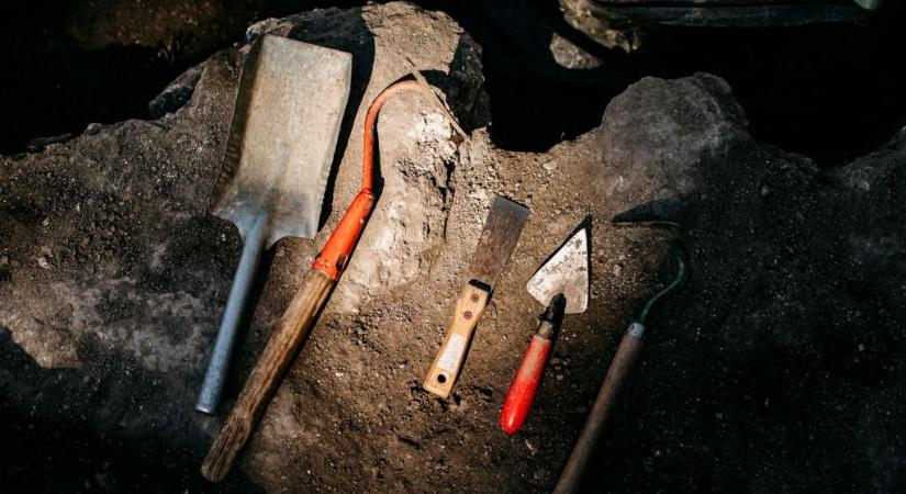 Középiskolások találták meg a titkos szobát a tornaterem alatt – egy luxusvillába vezetett