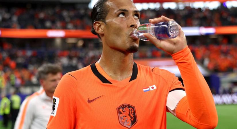 Rendesen beleszállt a foci-vb szervezőibe a hollandok csapatkapitánya