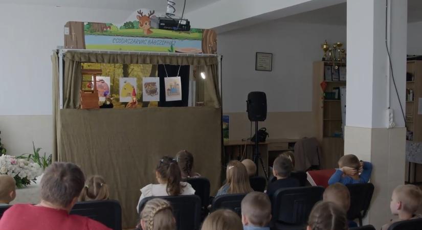 Újra úton a KMKSZ Csodaszarvas Bábszínháza