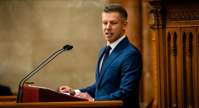 Az Amnesty International szerint Magyar Péter egy dologban folytatja Orbán Viktor politikai stílusát
