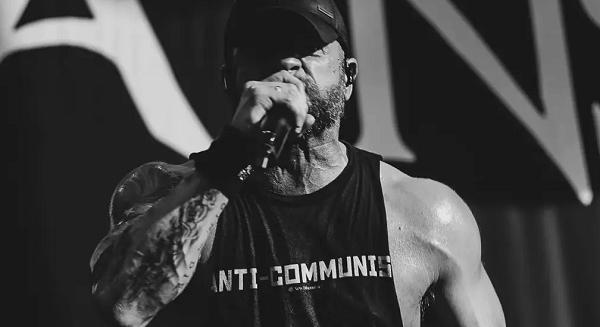 Az All That Remains frontembere szerint a férfiaknak nincs szükségük terápiára