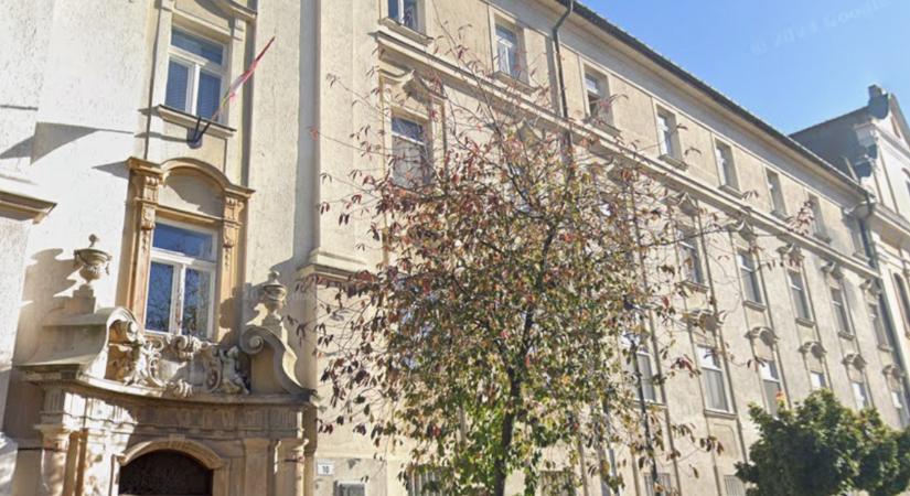 Gyomorszájon vágta az egyik diákot egy esztergomi gimnázium kollégiumi prefektusa