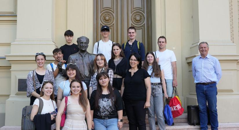 Csángó fiatalok kaptak ízelítőt a szegedi diákéletből