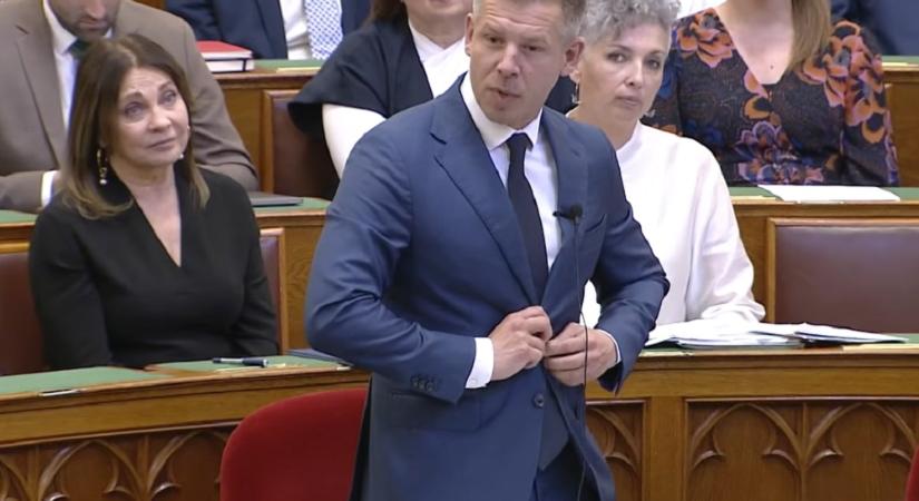Újabb kamerán kívüli jelenetet mutatott be Takács Péter az Országgyűlésben  Videó!