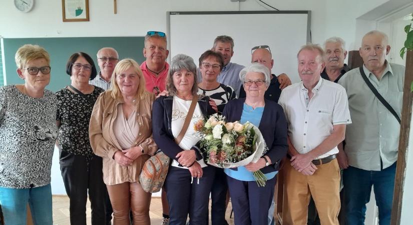 Jubileumi osztálytalálkozó Magyarlakon: ötven év után újra megszólalt a csengő