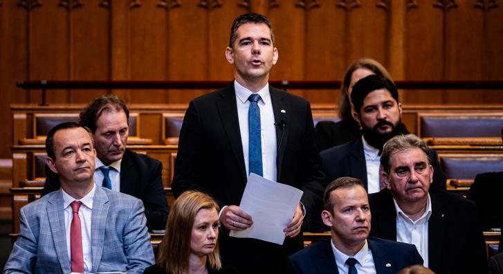 Novák Előd: Az MSZP és a Fidesz közös szégyene, hogy nem történt meg az állambiztonsági múlt feltárása
