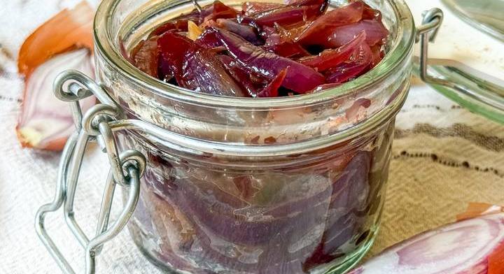 Karamellizált lilahagyma-lekvár: 30 perc alatt elkészül