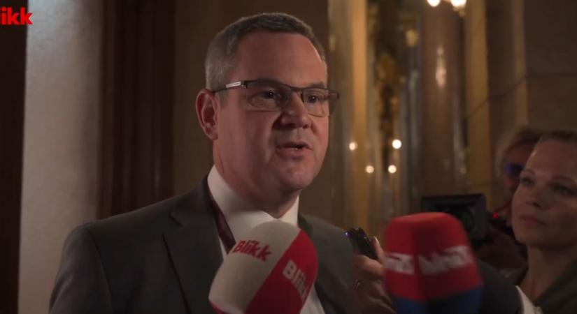 Takács Péter: "Házelnök-asszony, üldöz az RTL, erőszakoskodik velem a kormánysajtó"