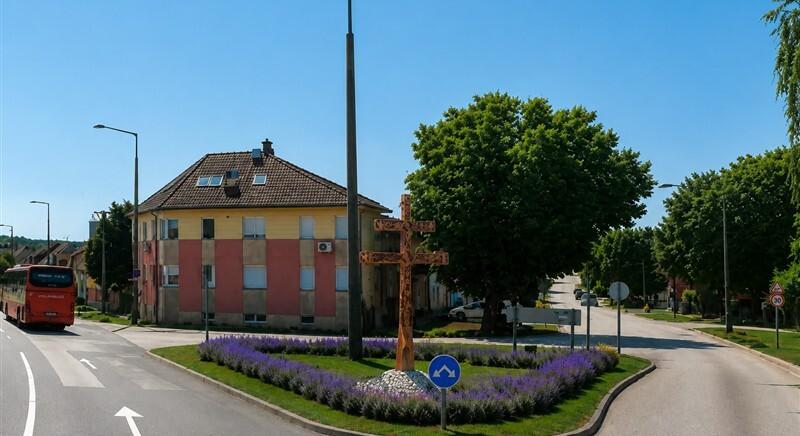 Kettőskeresztet állítanának a baktai bevezetőnél az egri fertálymesterek - megint felmerült a kérdés