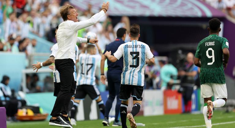 A világbajnok argentinokat megverő mester lett a torna első meccse után menesztett kapitány utódja
