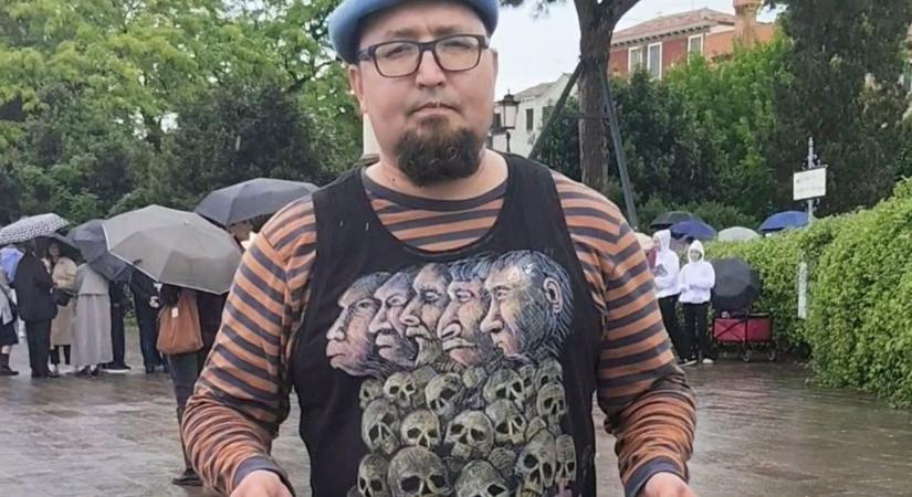 Szabályosan kivégeztek az utcán egy orosz ellenzéki performert Lengyelországban