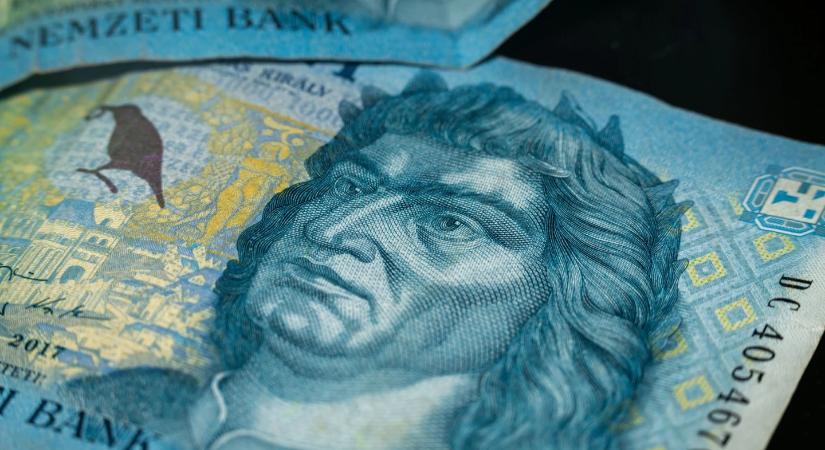 Rég nem volt ilyen erős a forint – de a hét még tartogathat meglepetéseket