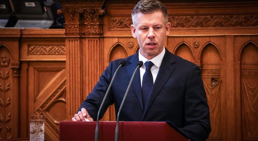Magyar Péter Orbán Balázsnak: „Mielőtt elmegy Brüsszelbe és oroszul kezd beszélni, vésse jól az eszébe a kivégzett magyar forradalmárok nevét”