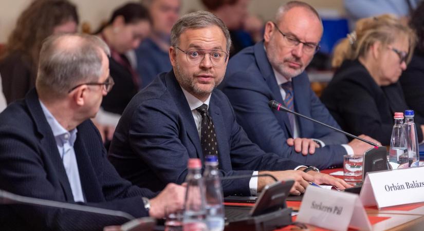 Orbán Balázzsal az ebolát küldi el a volt miniszterelnök a Fidesz EP-frakciójának az MCC könyvkiadójának vezetője szerint