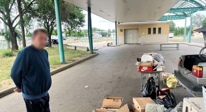 Mozgó gyógyszertár bukott le Röszkén: több mint 15 ezer tablettát találtak egy autóban