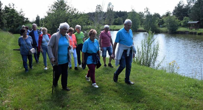 Séta, kiállítás és örömtánc – Így telt a Barátság napja a zalai községben (galéria, videó)