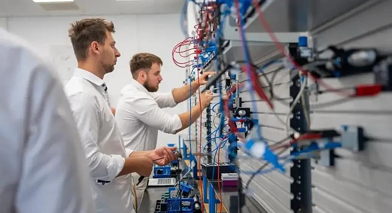 Az automatizálás világára készíti fel a fiatalokat a Schaeffler