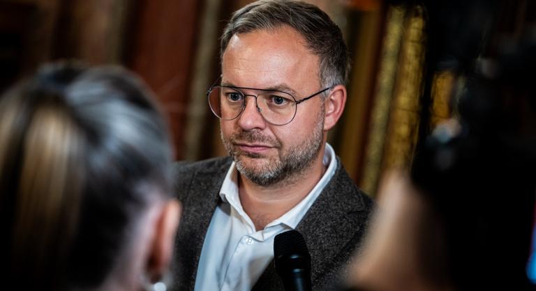 „A stílus maga az ember” – Orbán Balázs odaszólt Magyar Péternek