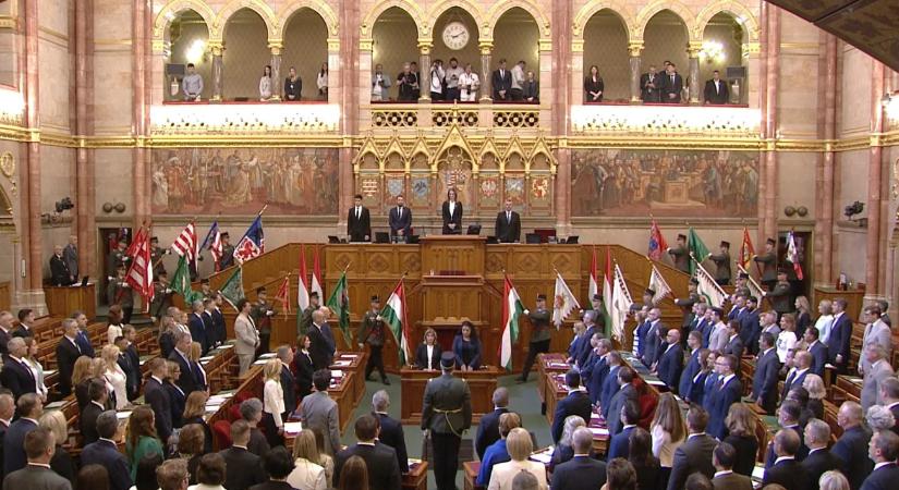 Magyar Péter: „szégyelljék magukat!” – sürgősséggel tárgyalja az Országgyűlés a korrupcióellenes törvénycsomagot