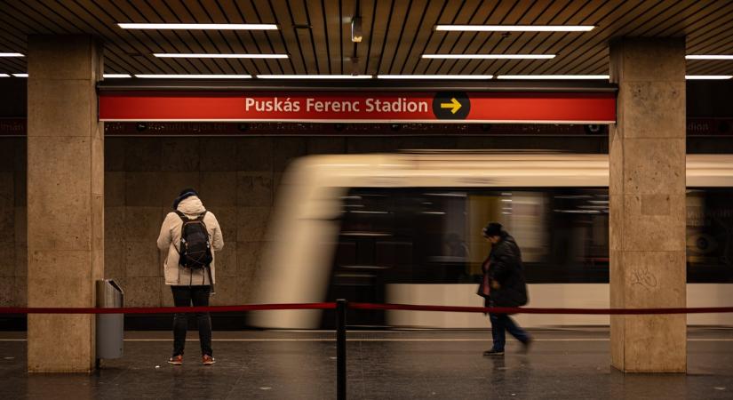 Dráma a 2-es metró vonalán: beszorult egy ember a szerelvény és a peron közé