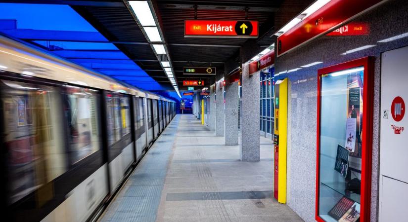 Beszorult egy ember a peron és a szerelvény közé a 2-es metróban