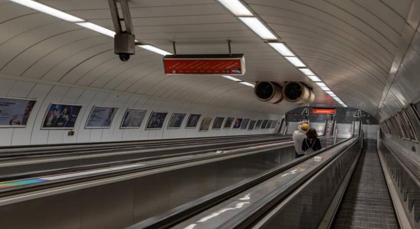 Beszorult egy ember a 2-es metró peronja és egy szerelvény közé: így módosul a közlekedés