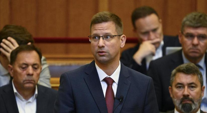 Gulyás Gergely szerint Nagy Imre életrajzában több olyan pont is van, amelyeket nem lehet fehérre mosni