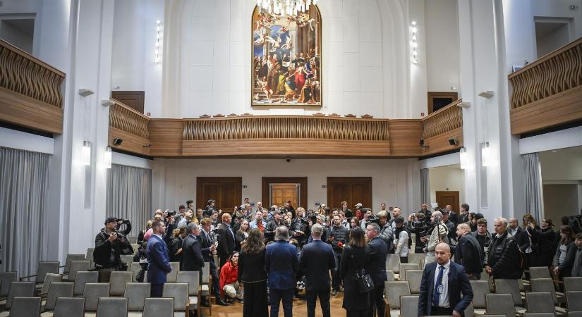 Vitézy Dávid: Minden hétköznap és vasárnap is látogatható lesz a héten a Karmelita és a Miniszterelnöki Kabinetiroda