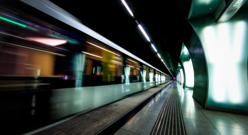 Módosul az M2-es metró közlekedése - Igencsak hosszú szakaszra kerülnek pótlóbuszok