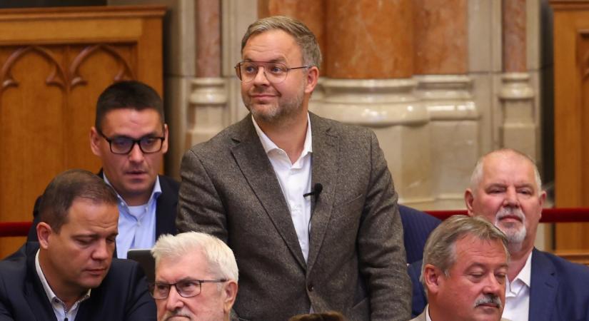 Orbán Balázs az új parlament stílusáról: "Szintlépés van, válaszok helyett csak sértéseket kapunk"