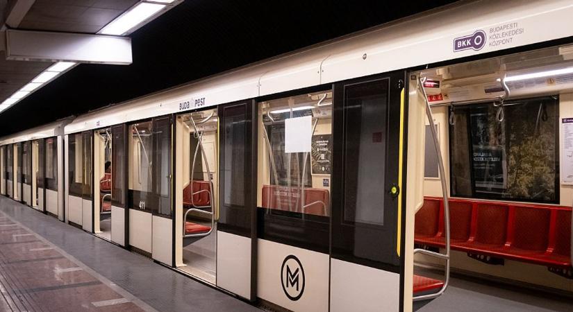 Nagy a baj a budapesti metróban: utas szorult a vonat és a peron közé, leállt a forgalom