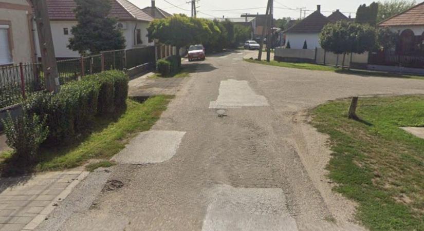 Szélesítenek és aszfaltoznak egy polgári utcát