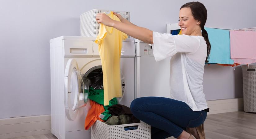 Ott van a mosógépen, mégis sokan rosszul használják: Így mentsd meg a kényes ingeket és a tönkrement textileket