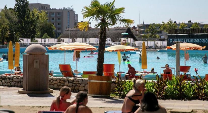 Sose látott tömeg a hajdú-bihari strandokon? Így készülnek a fürdők a forró hétvégére – kínálat, árak, mindent mutatunk