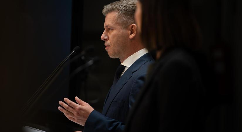 Bírálja Magyar Pétert a Magyar Helsinki Bizottság a migránsozás miatt