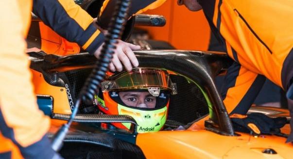 A Haas autóba ülteti a McLaren F2-es bajnokát