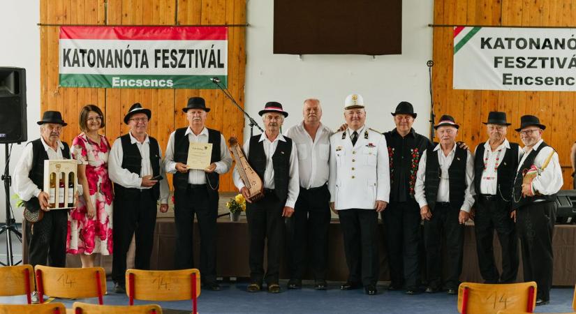 Mekkora buli volt! Encsencs védjegye a Katonanóta Fesztivál: íme, az összes résztvevő fotója!