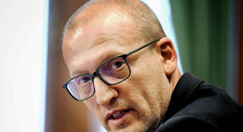 Tarr Zoltán visszavonja Hankó Balázs valamennyi április 8-i döntését