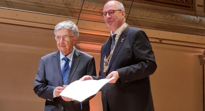 Lovász László matematikus kapta idén a Helmholtz-érmet