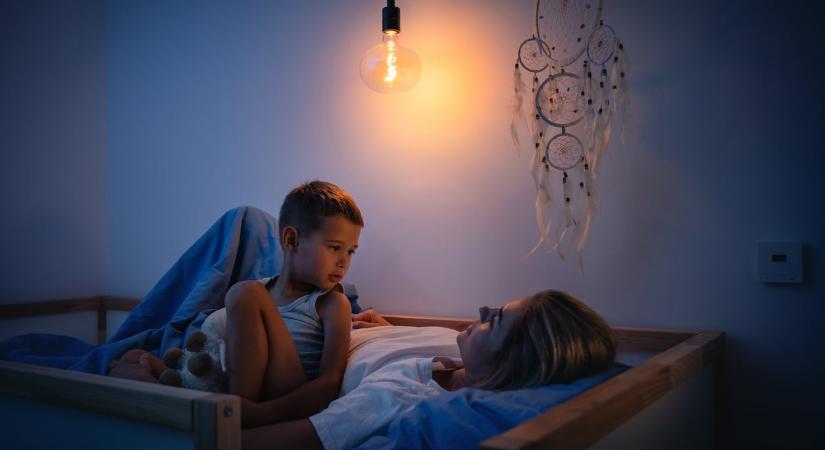 Érzelmi intelligencia fejlesztése: 3 esti beszélgetős játék, amivel a gyerek megtanulja kifejezni az érzéseit