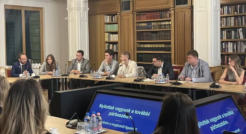Kollégiumi férőhelyekről, ösztöndíjakról és az egyetemisták megélhetéséről egyeztetett Lannert Judit a hallgatói szervezetekkel