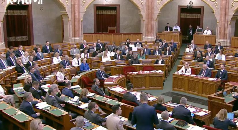 Megkezdődött az uniós pénzek hazahozataláról szóló törvénycsomag vitája