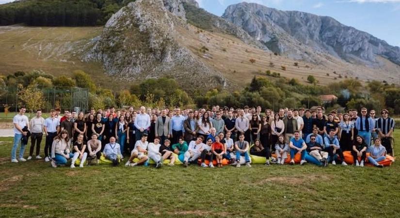 A mai nappal pont hat éve vezetem az MCC Közgazdasági Iskoláját