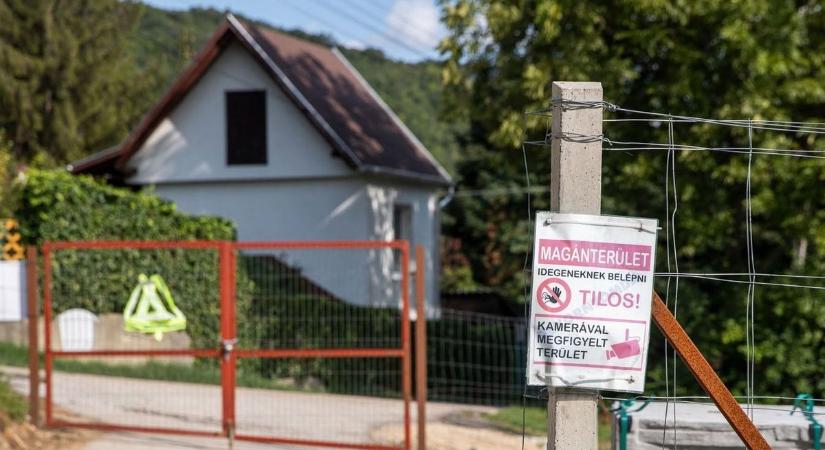 Kapuval zárták le az utcát a helyiek elől – rendkívüli fordulatot vett a peres ügy